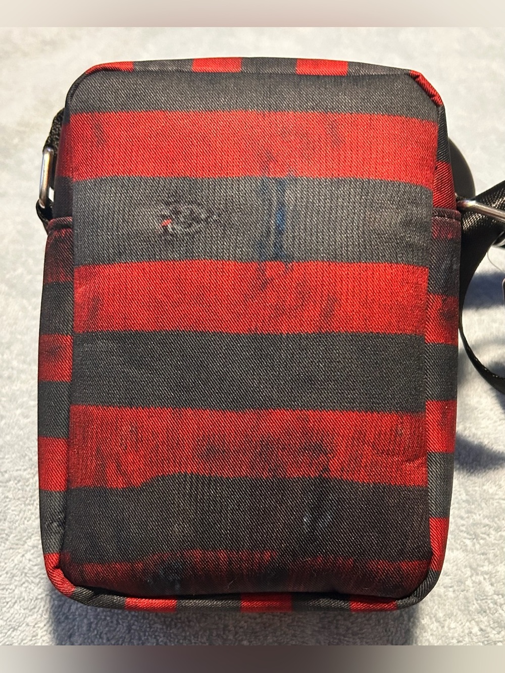 BUCKLE-DOWN NIGHTMARE ON ELM STREET/FREDDY KRUEGER SADDLE/CROSSBODY BAG/NWT! - Picture 3 of 4